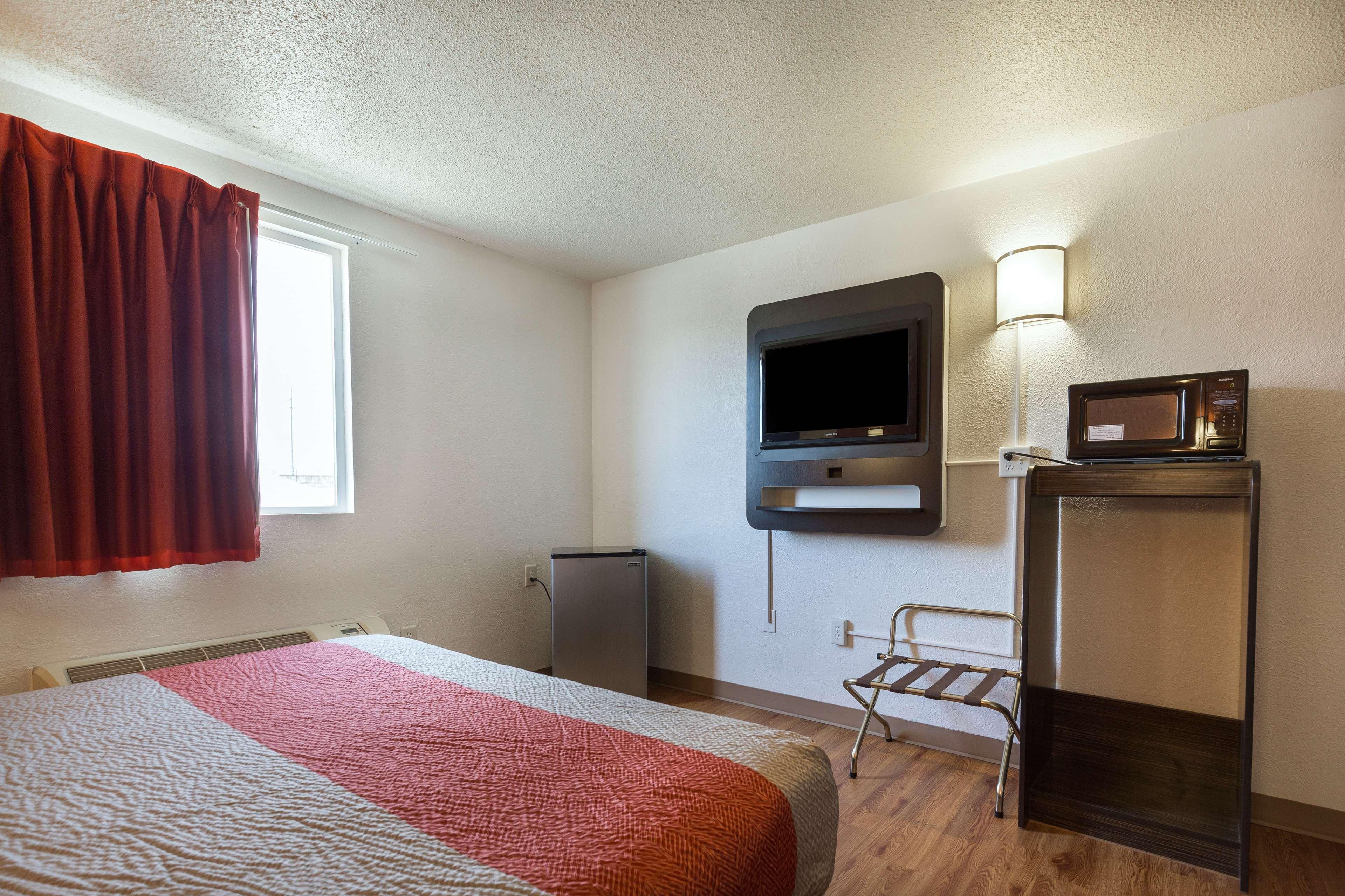 Americas Best Value Inn Lincoln, IL 11/28