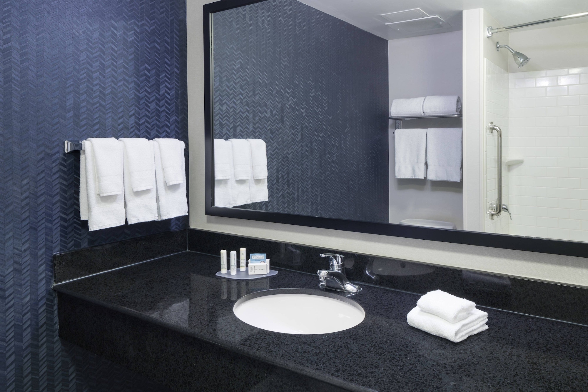 غرفة بسرير كينج لذوي الإعاقة، Fairfield Inn & Suites Kansas City Overland Park 3/4