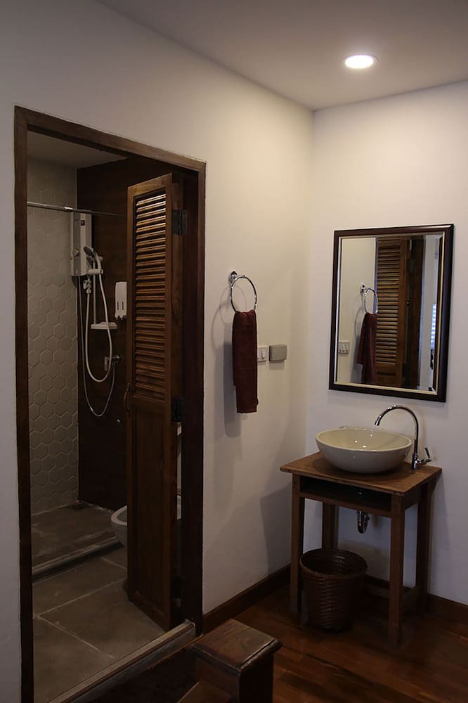 Rustic River Boutique 44/72
