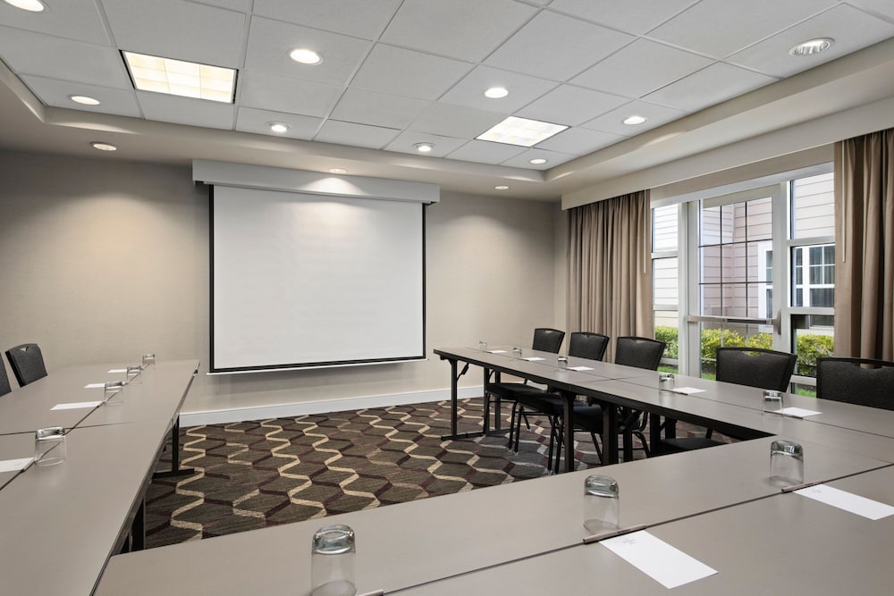 Residence Inn Mt Laurel At Bishop S Gate 27/40