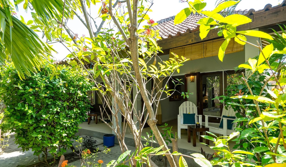 Bale Sampan Bungalows 4/64