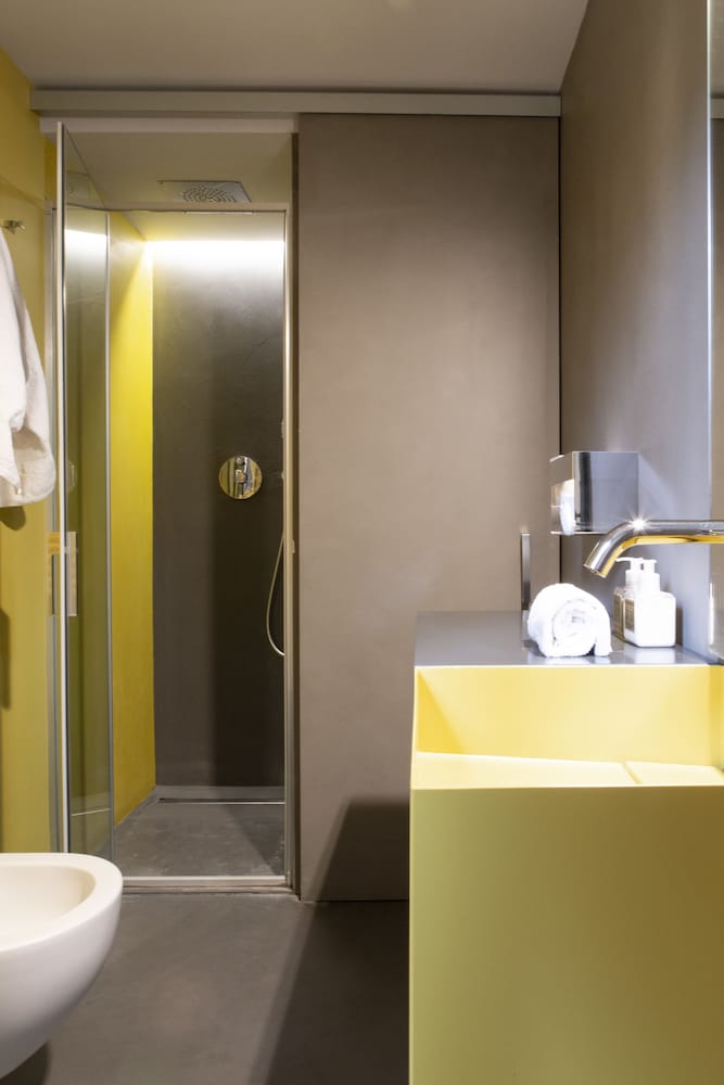 SUITE, TWO STORY