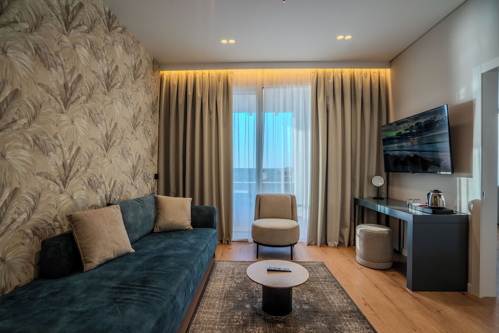 Majestic Hotel 25/50