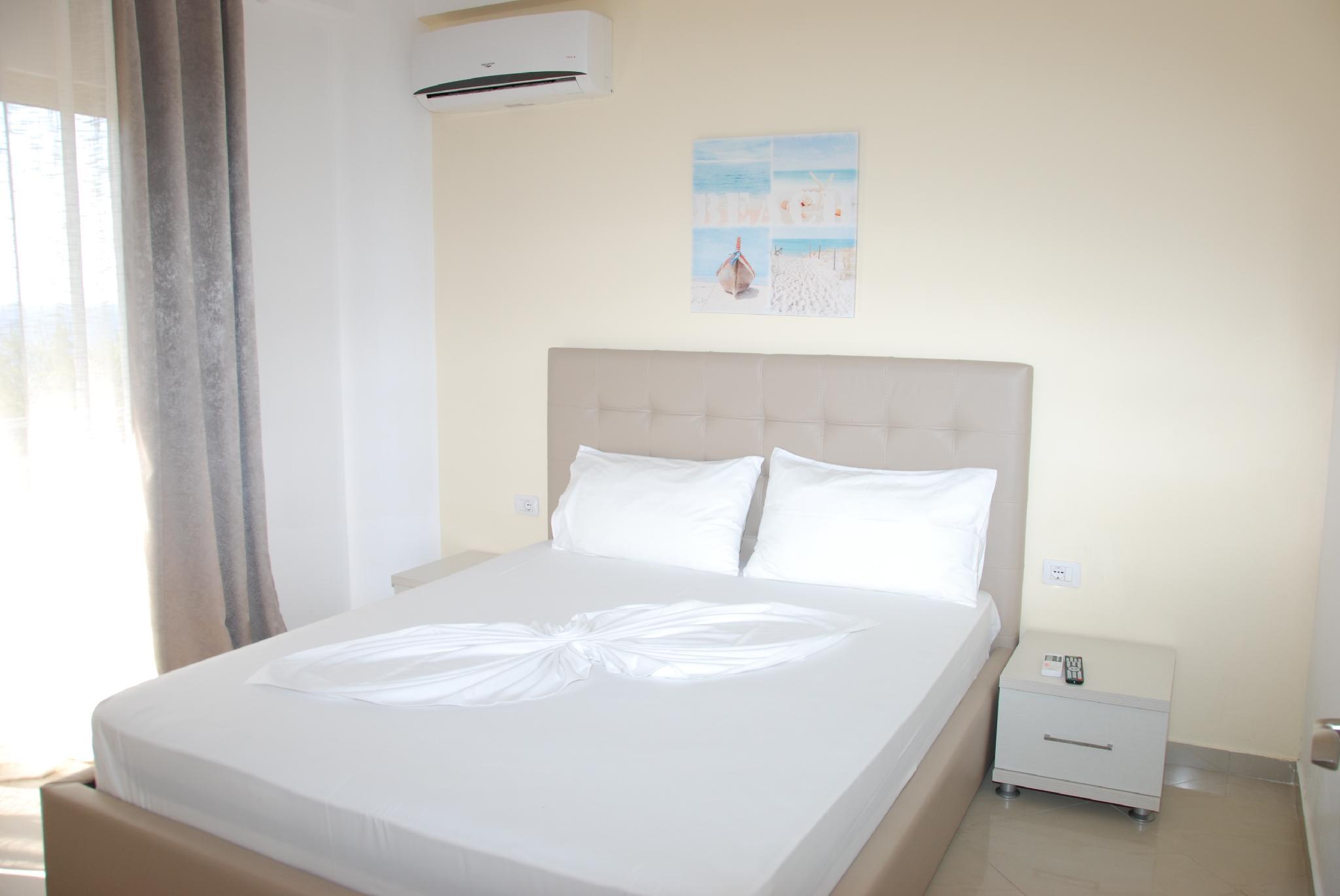 Room, Double Bed, Lateral Side Sea View