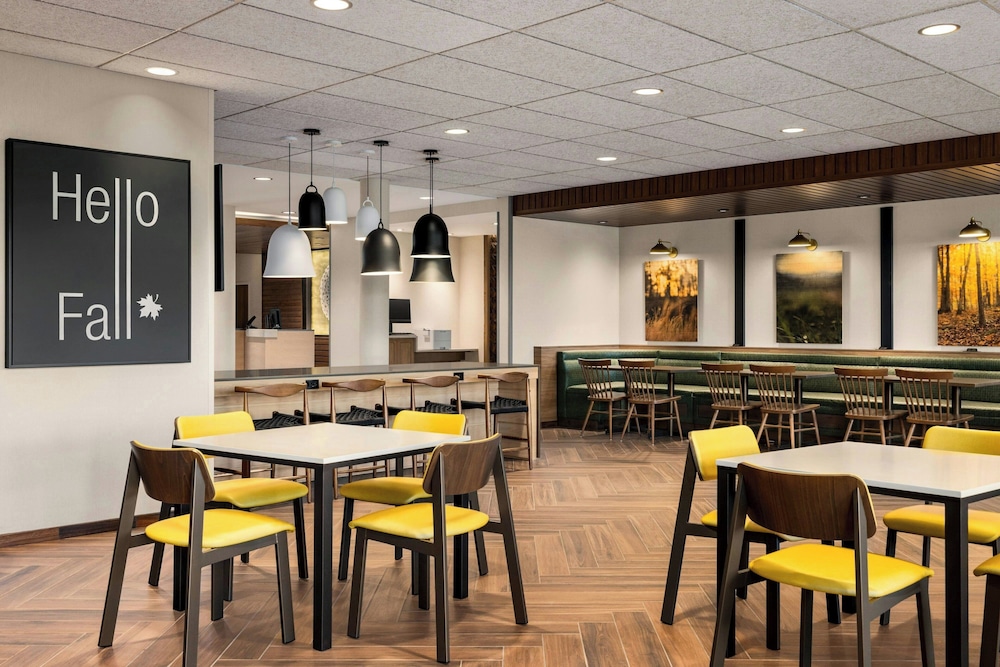 Fairfield Inn & Suites Bethlehem PA 16/24