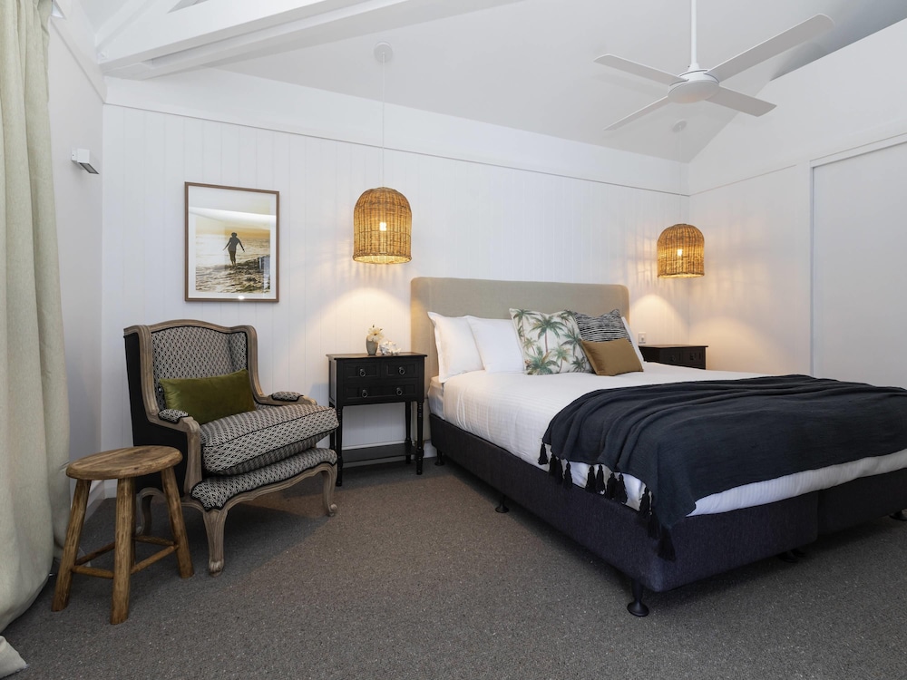 Grand, Overwater, Bungalow, 3 Double Beds