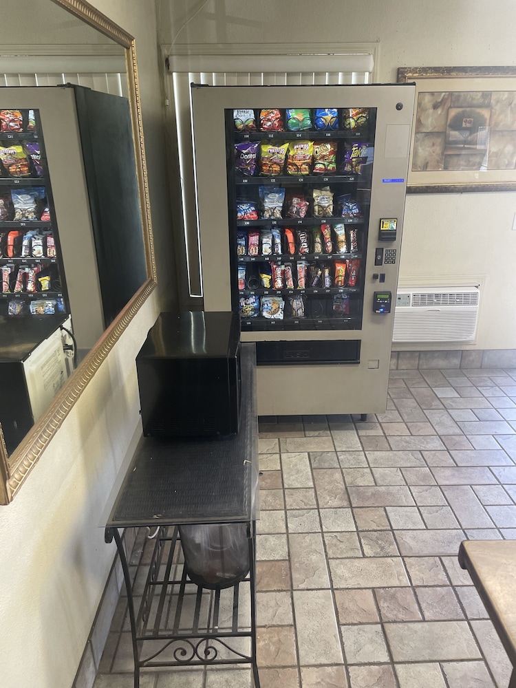 Days Inn By Wyndham Bakersfield Ca 32/55