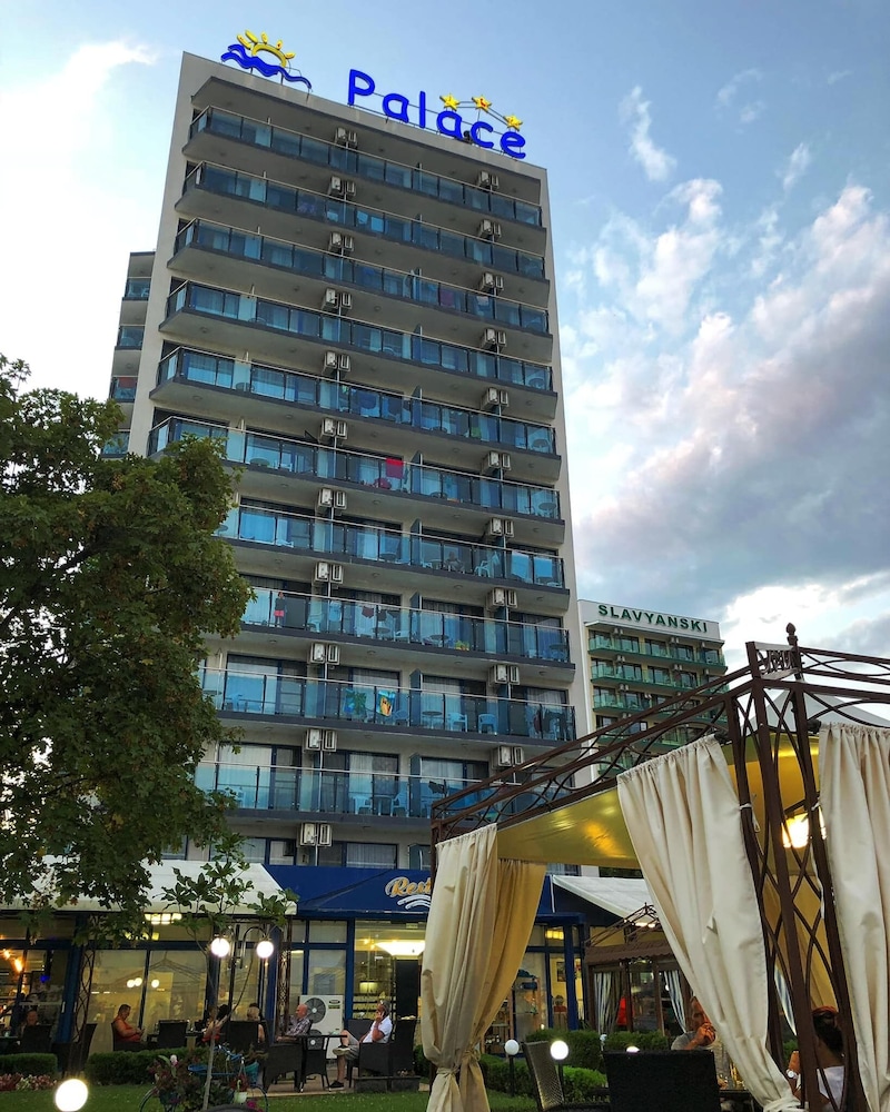 Palace Hotel 2/38