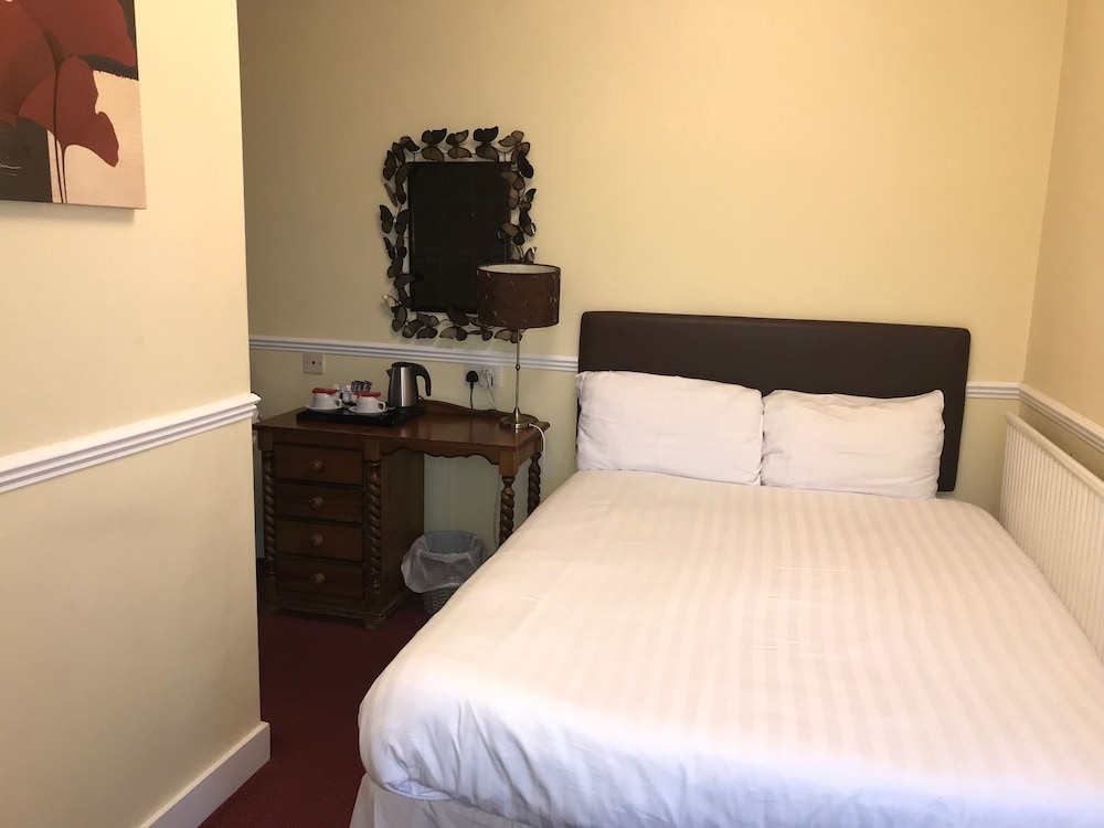 Barons Court Hotel 26/72