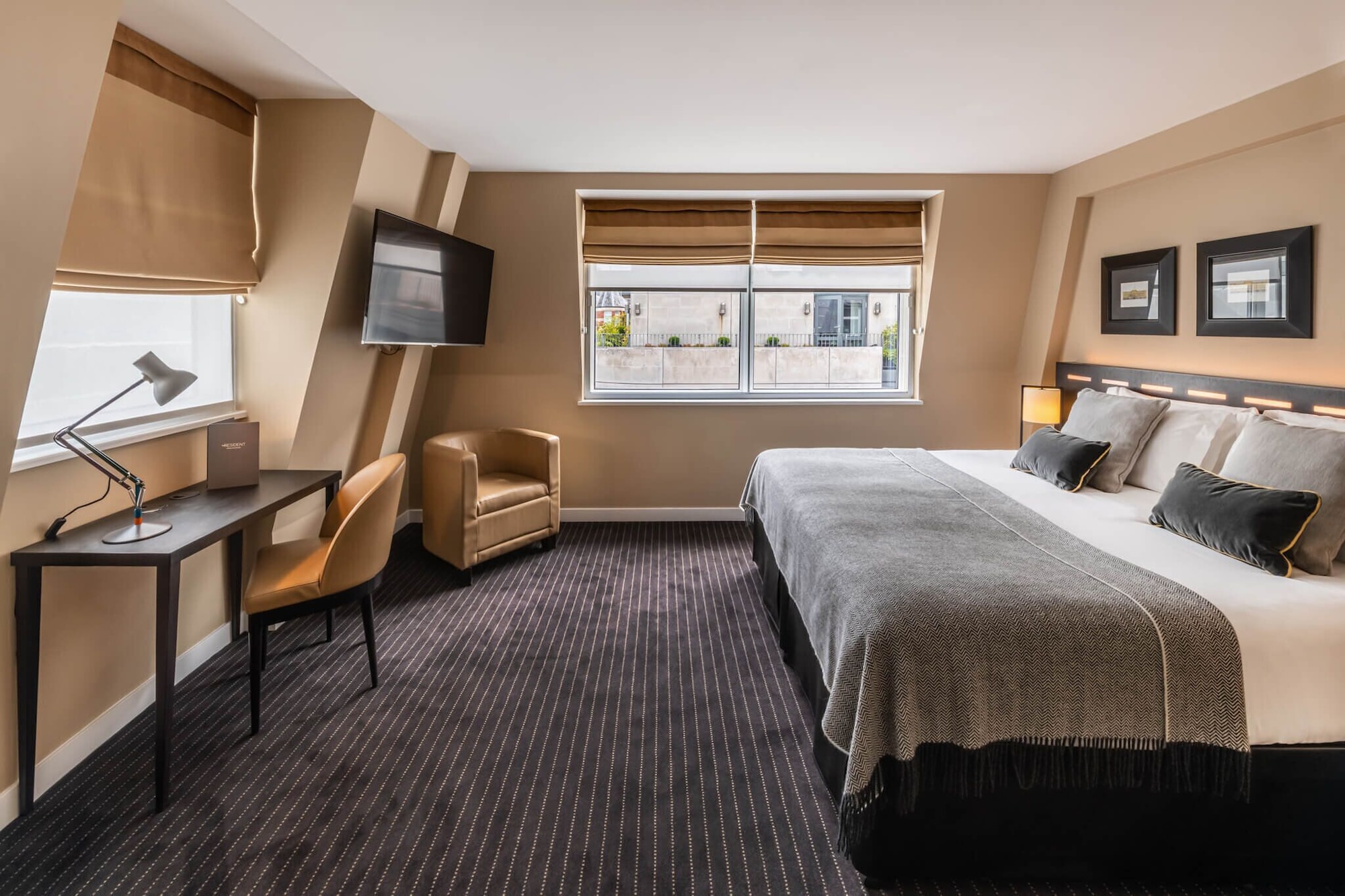 SUPERIOR, KING BED