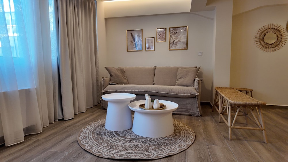 Euphoria Apartments 39/56