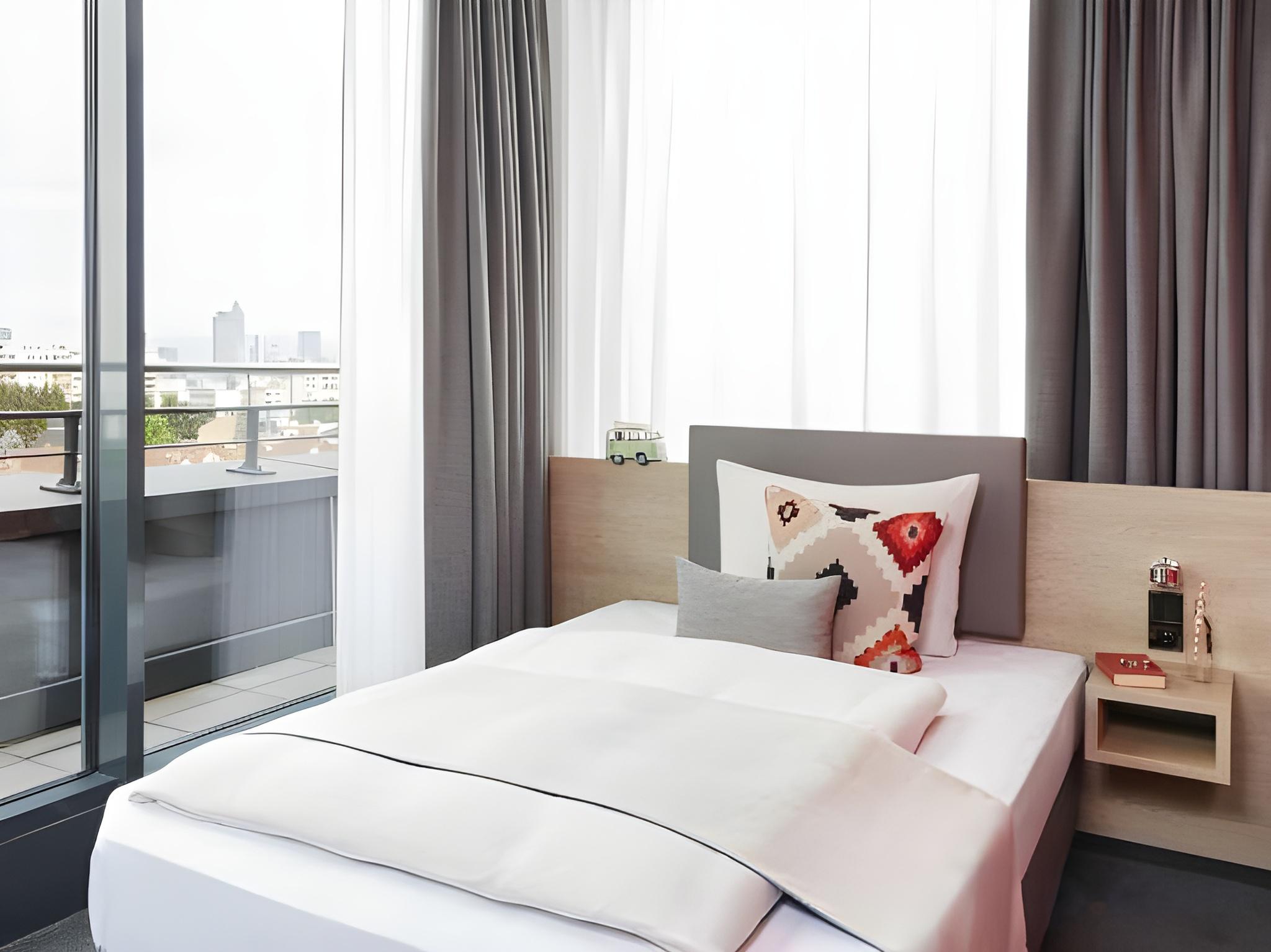 Business, French Bed