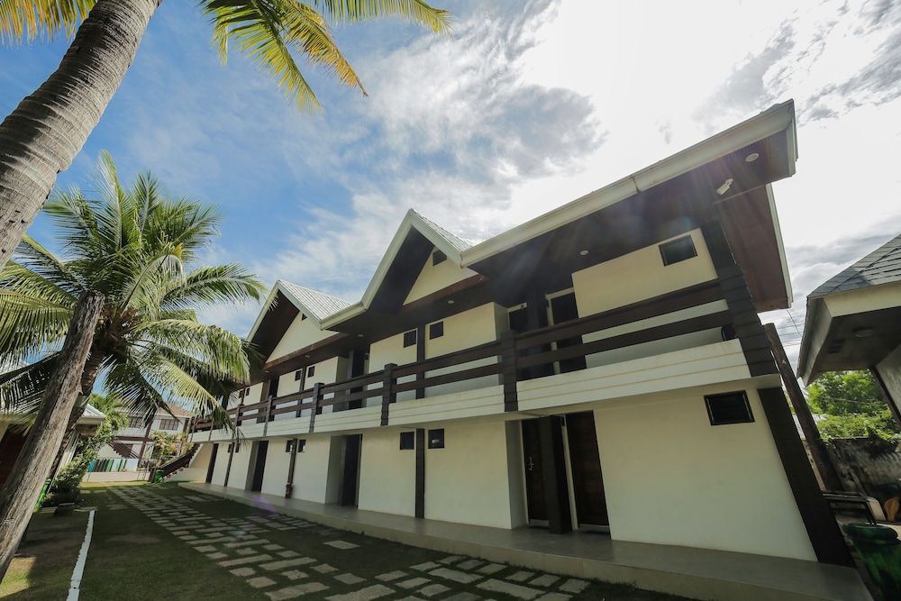 Bataan White Corals Beach Resort 3/42