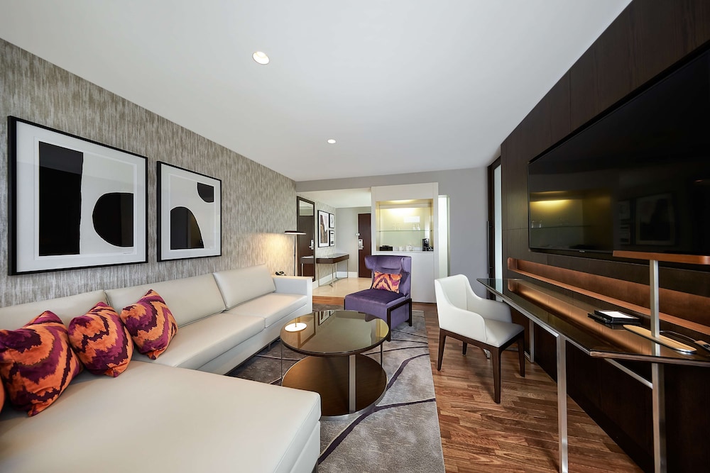 Hilton Sydney 64/88