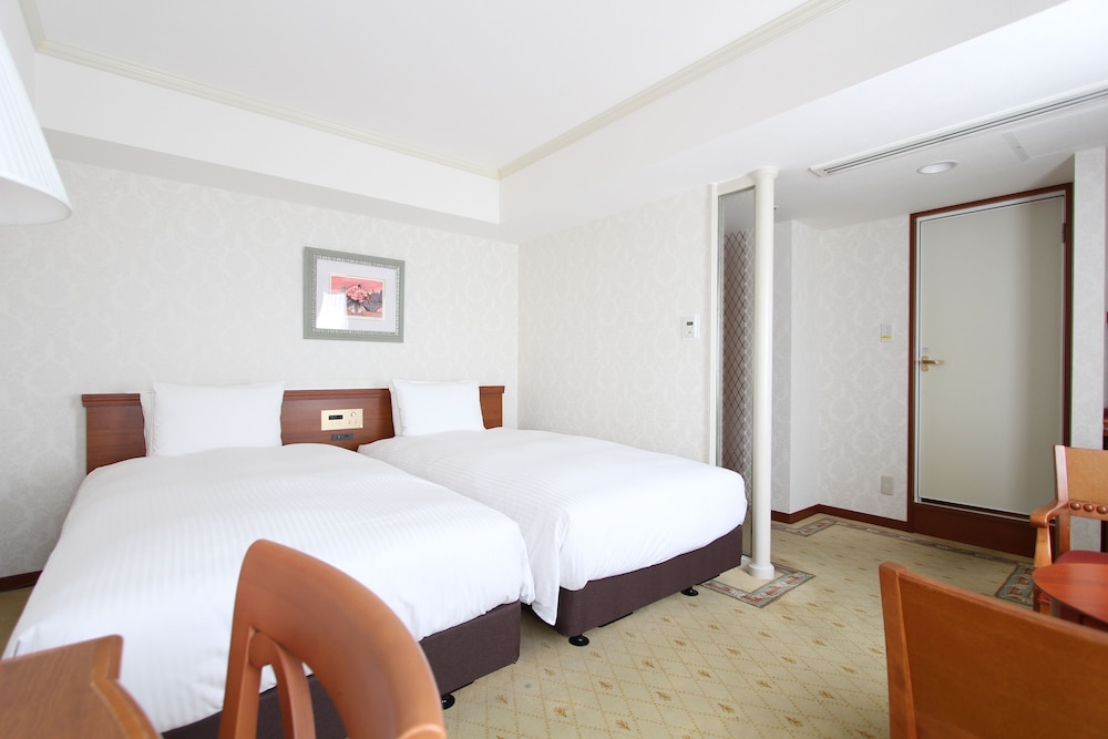 Moderate, Twin Beds