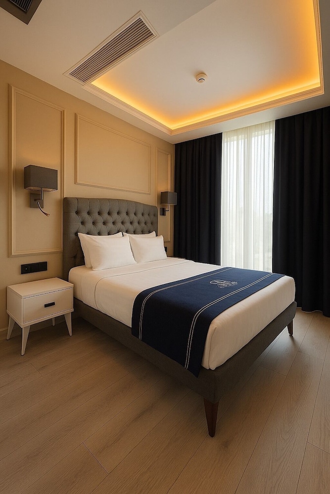 Loft Airport Hotel 12/19