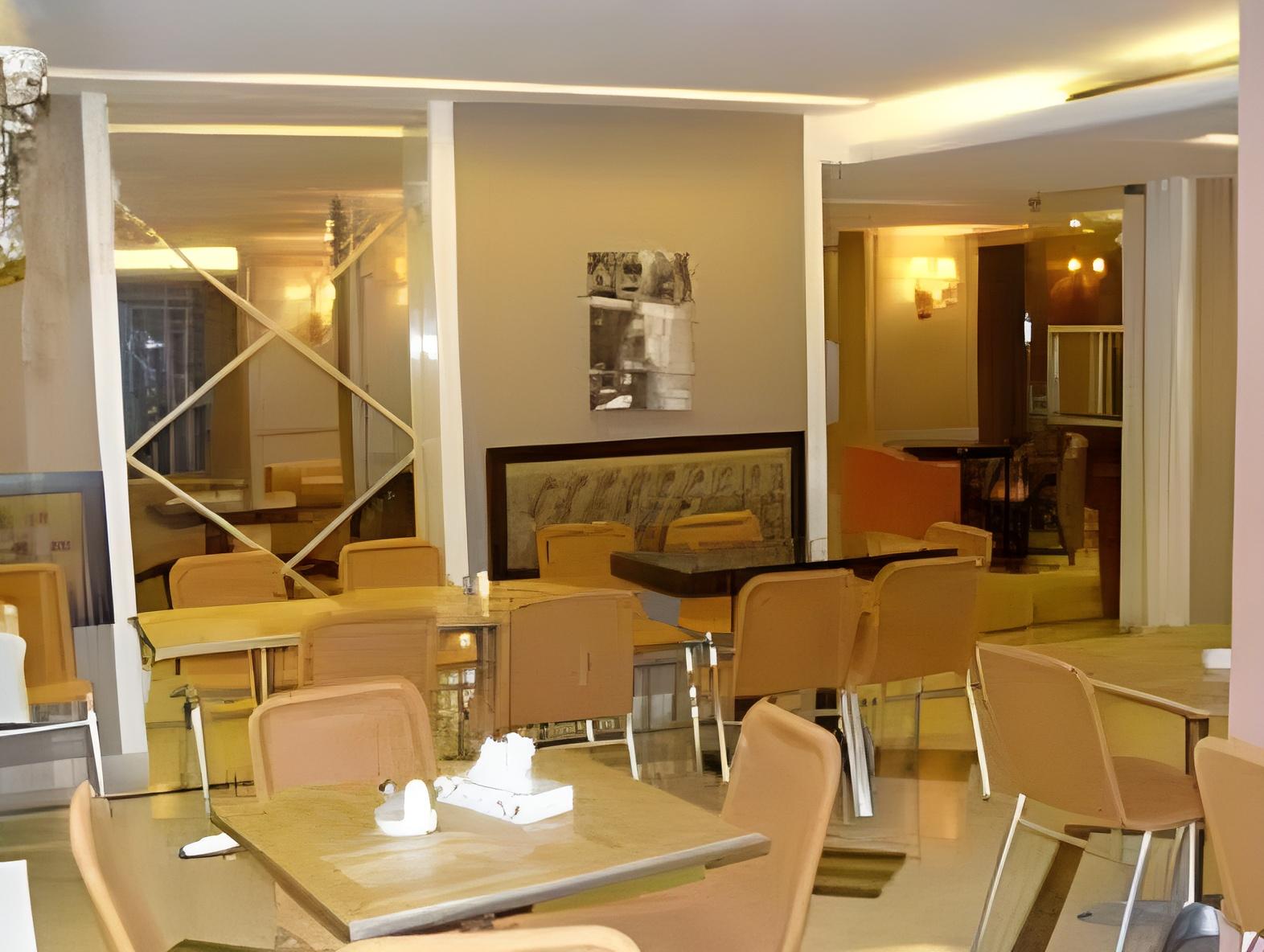 Dreams Suites Hotel 32/34