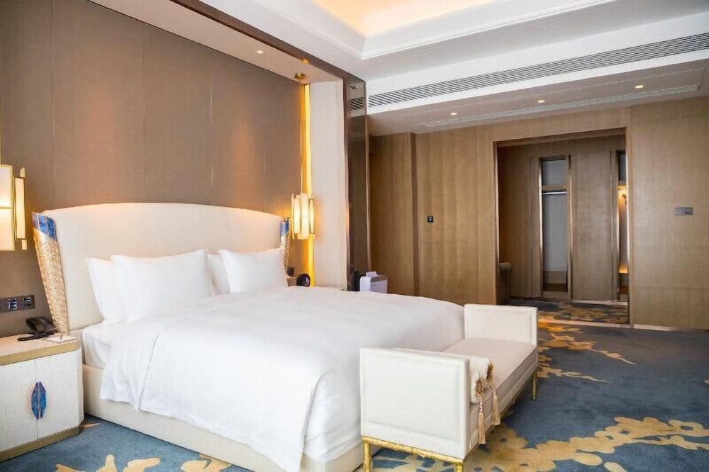 PRESIDENTIAL, SUITE, SMOKING
