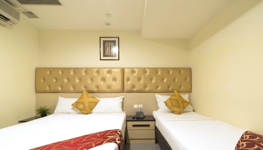 Sandpiper Hotel 12/50