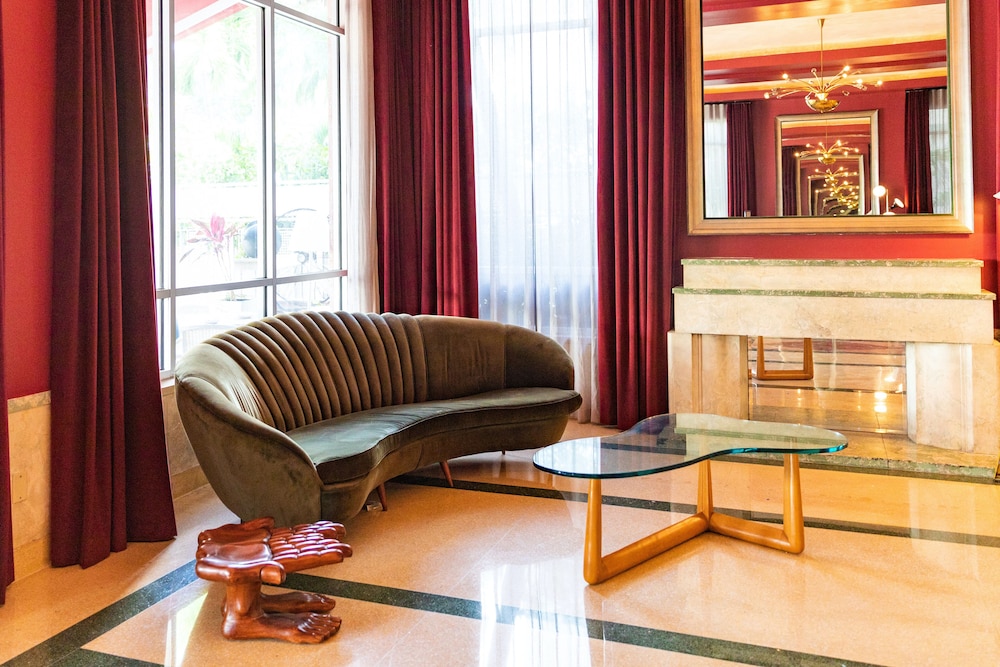 CREST Hotel & Suites 46/66