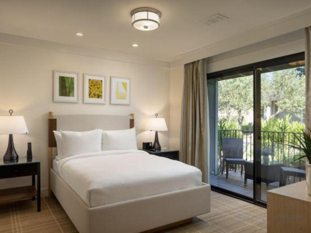 3 Bedrooms, Creek, Oak, Classic, Suite, Queen Bed