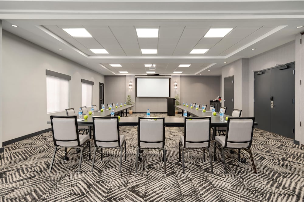 Hyatt Place Santa Fe 63/72