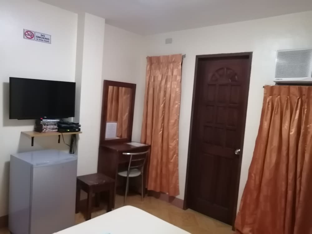 Manora Apartments And Guest House 10/66