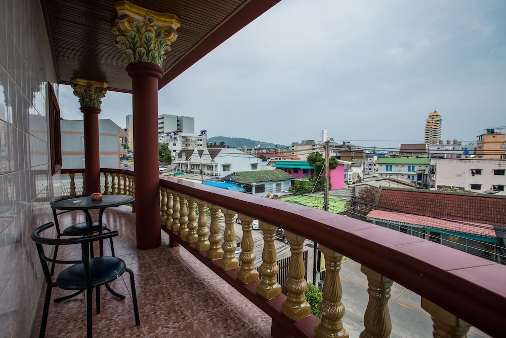 Paripas Express Hotel Patong 7/35