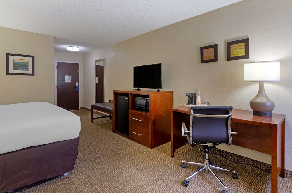 Comfort Inn Bluefield, VA 28/39