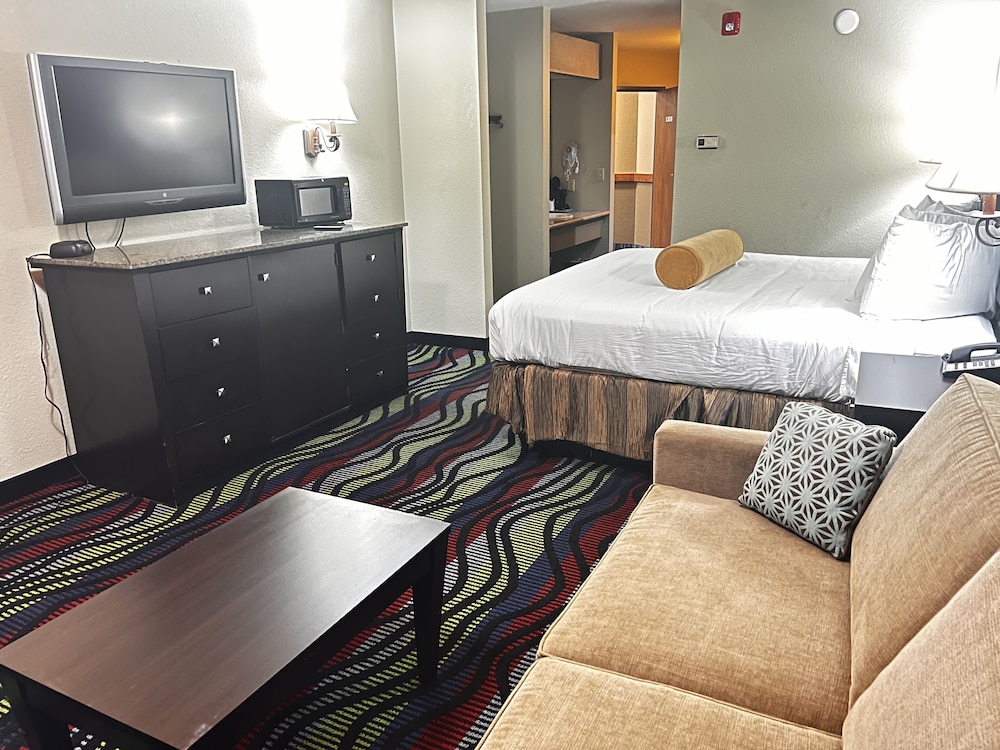 Apple Tree Inn and Suites 37/62