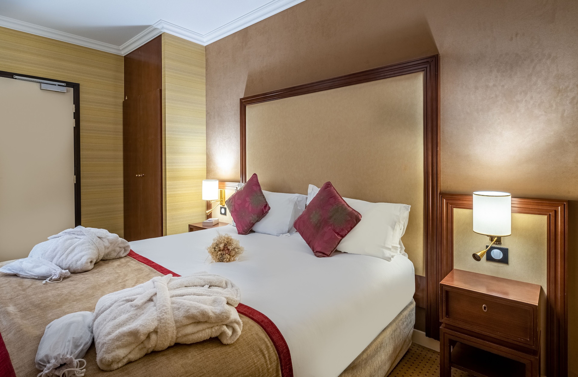COMFORT, DOUBLE OR TWIN BED, COURTYARD VIEW
