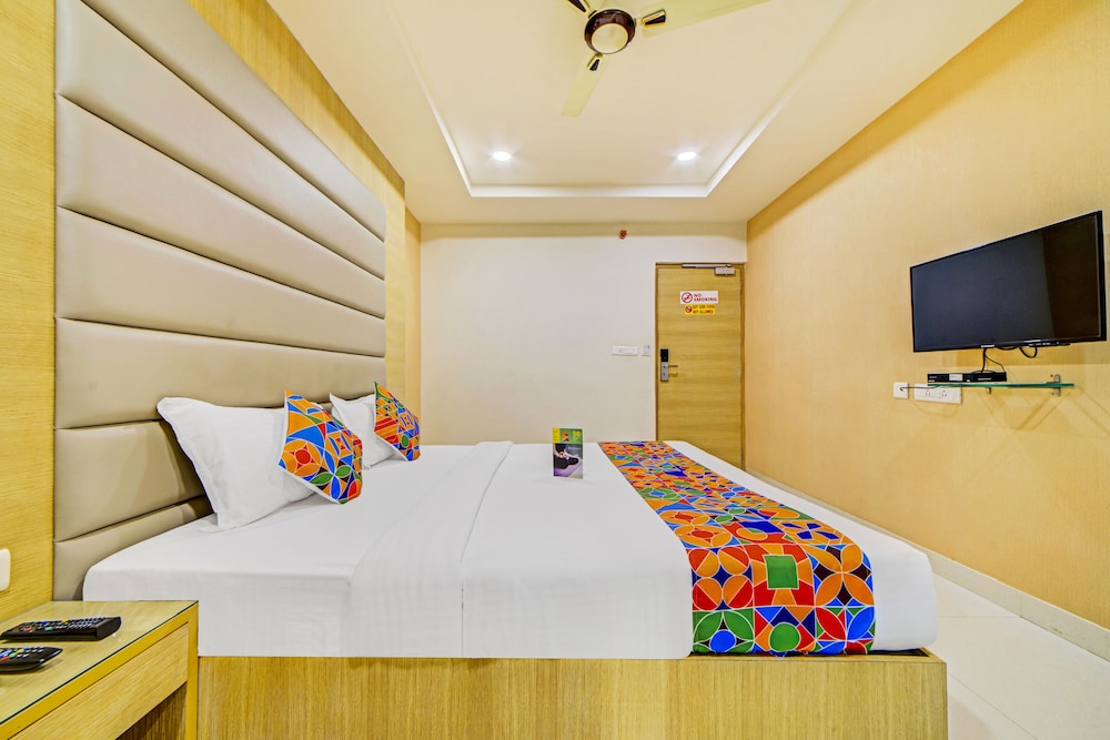 Oyo 14745 Veeraj Suites 19/50