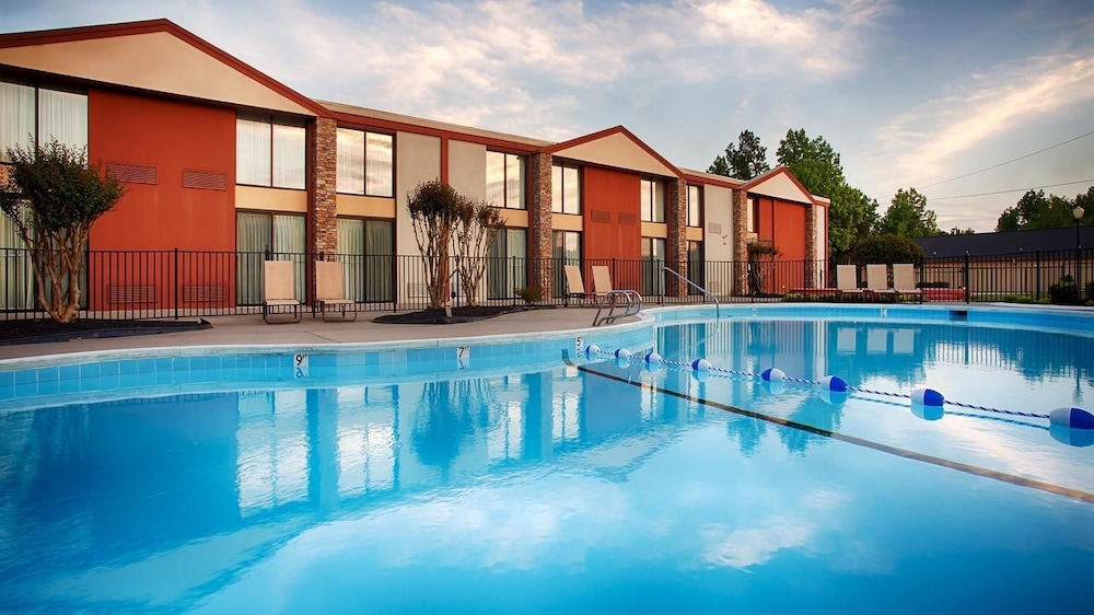 Best Western Plus Burlington 1/49