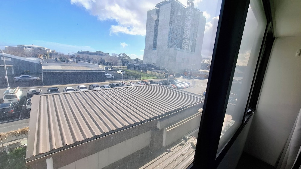 Exodus Dandenong Apartment Hotel 40/50
