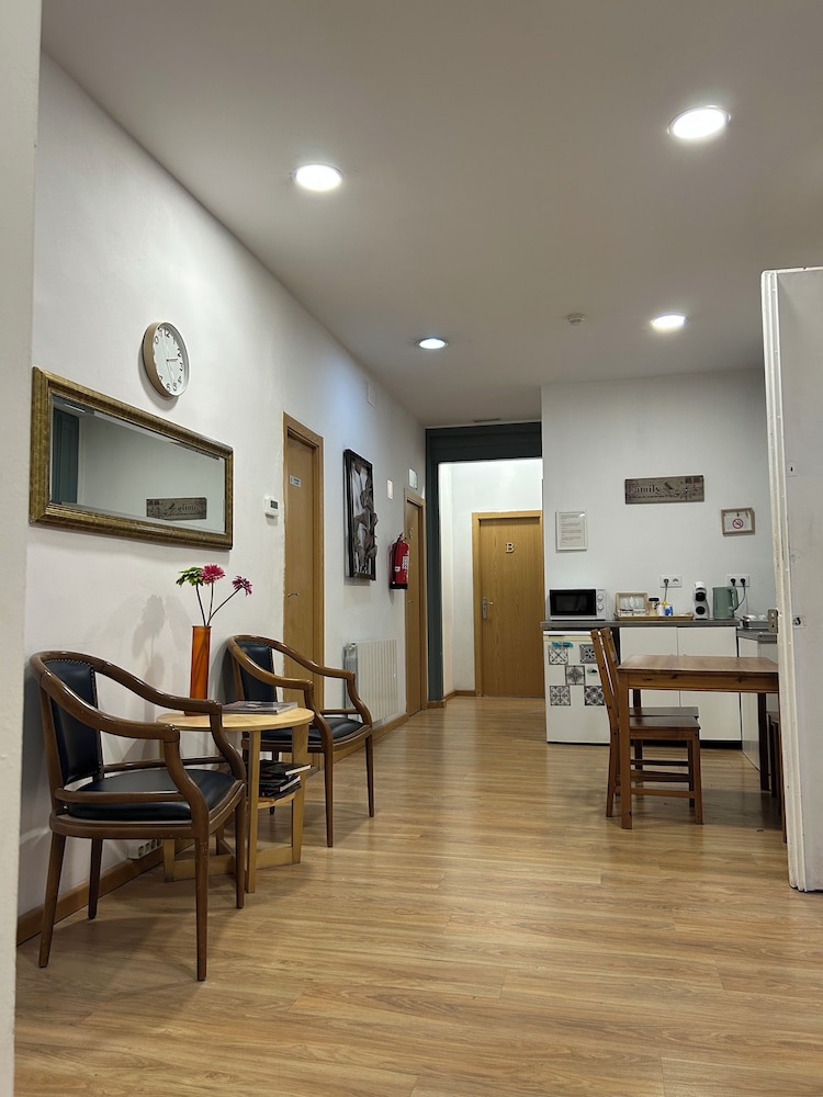 Hostal Delfos 32/49