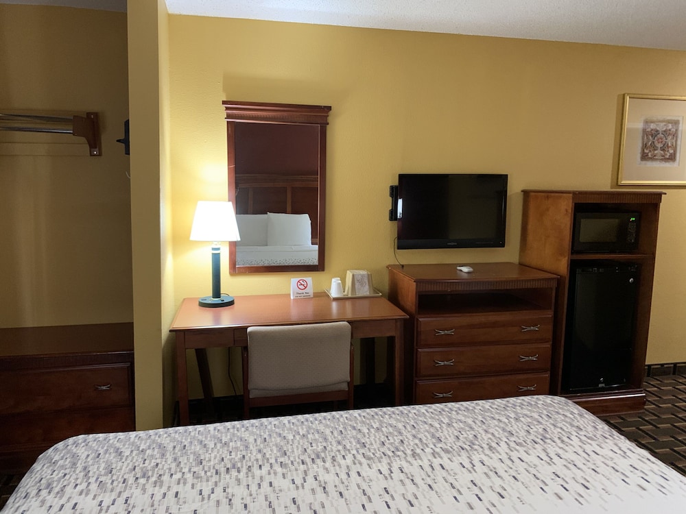 Hometown Inn Suites 15/51