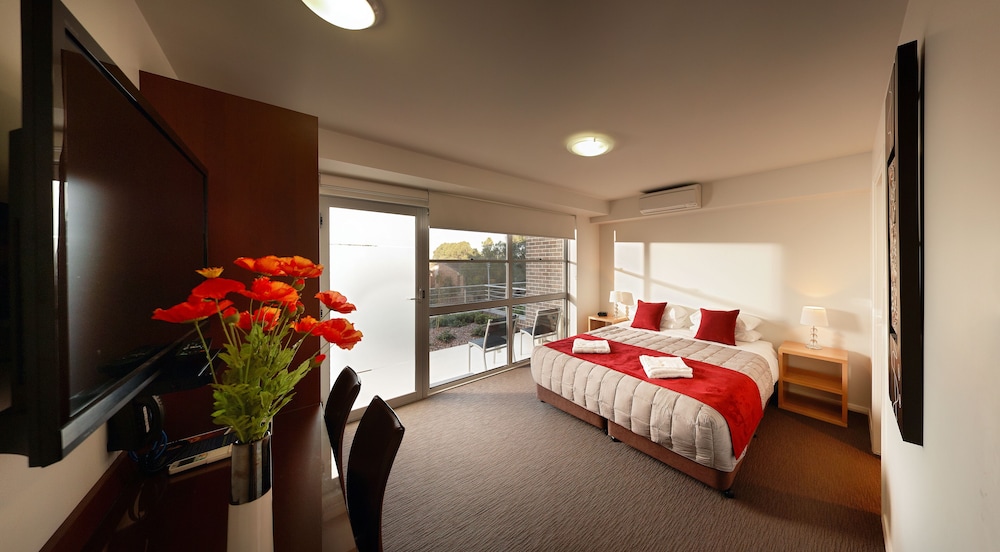 استوديو بسرير كينج بمطبخ صغير في الطابق الأرضي، Charlestown Executive Apartments 6/10