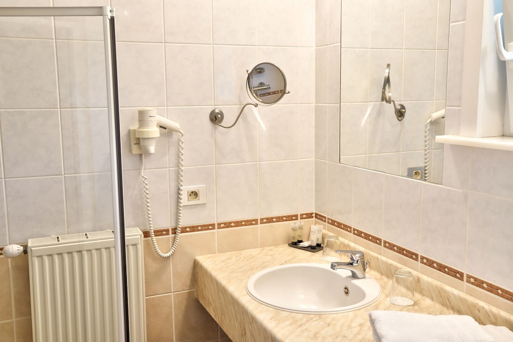 RELAIS DU SILENCE AUBERGE DU VIEUX CEDRE 28/31