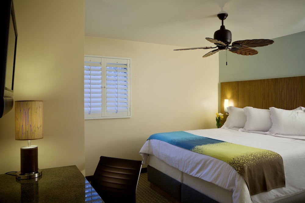 ROOM, QUEEN BED