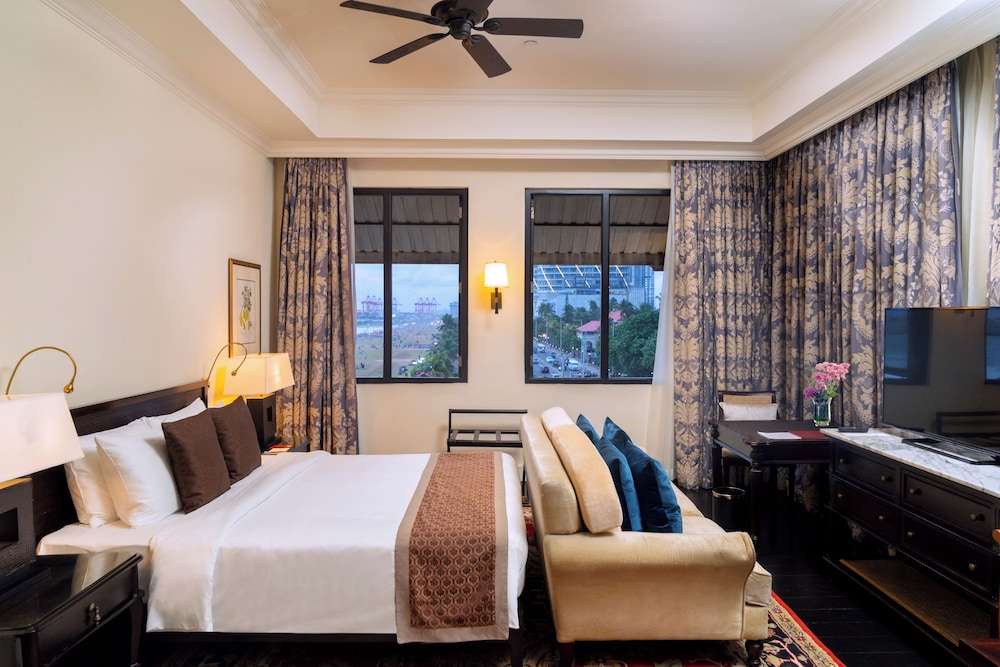 ROOM, CITY VIEW