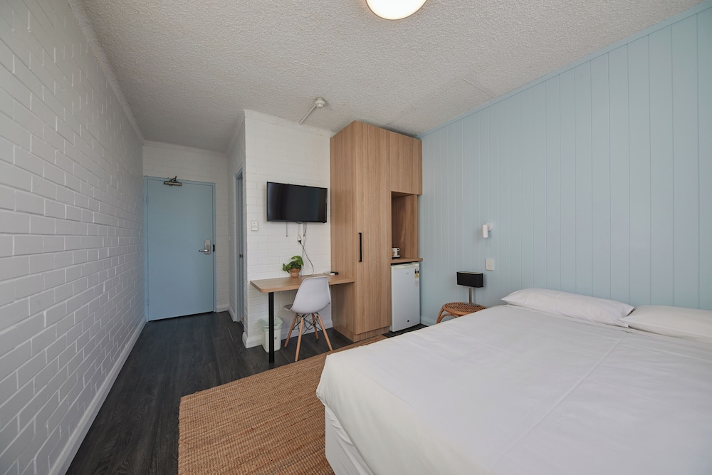 Little Coogee Hotel 30/65