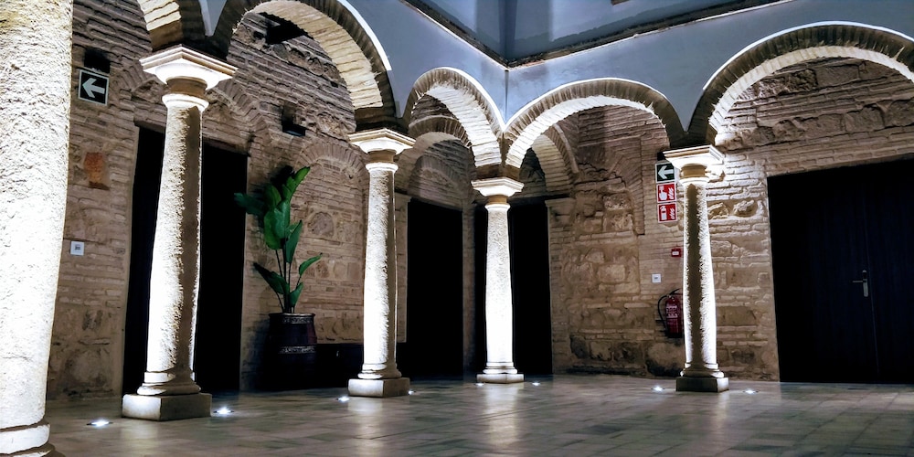 Patios Del Orfebre 62/64
