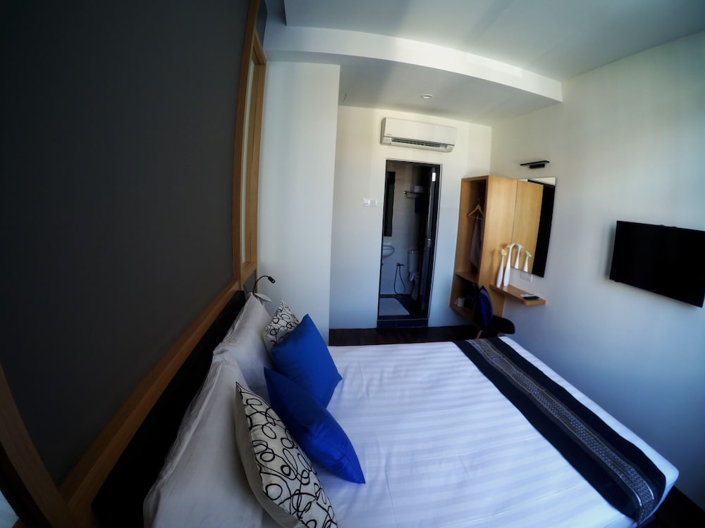 B Street Hotel 11/52
