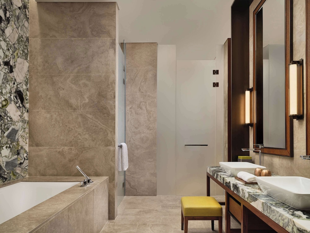 Grand Hyatt Hotel Singapore 75/76