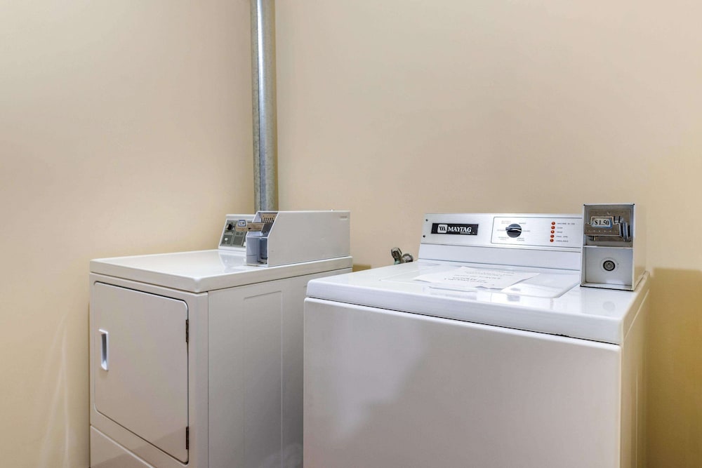 Quality Inn & Suites Bathurst, NB 40/50