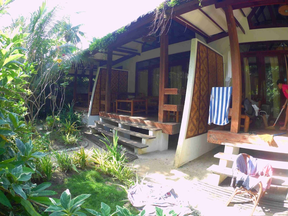 Romantic Beach Villas 4/50