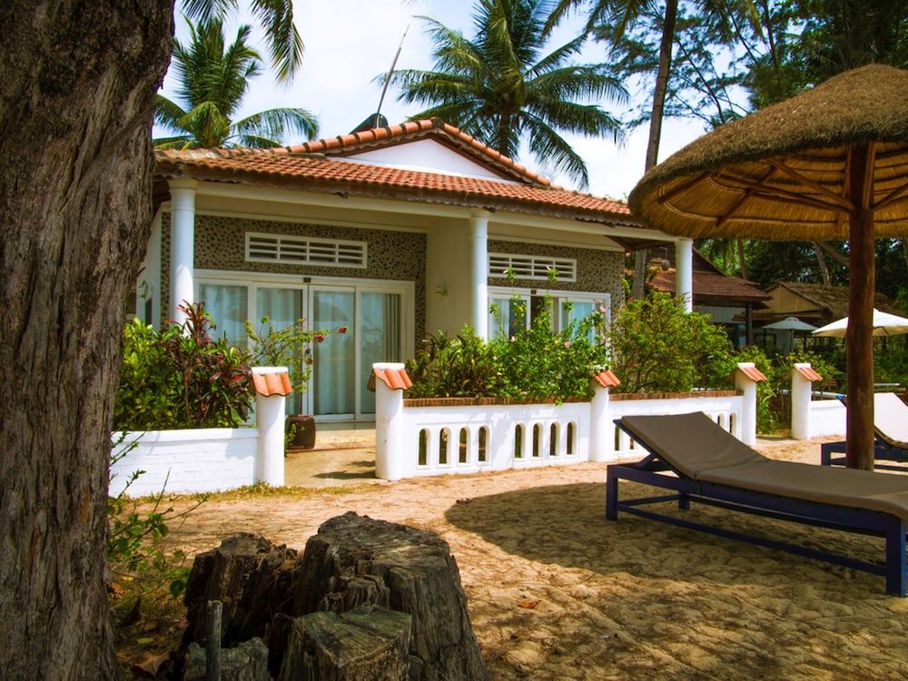 Bamboo Cottages 72/73