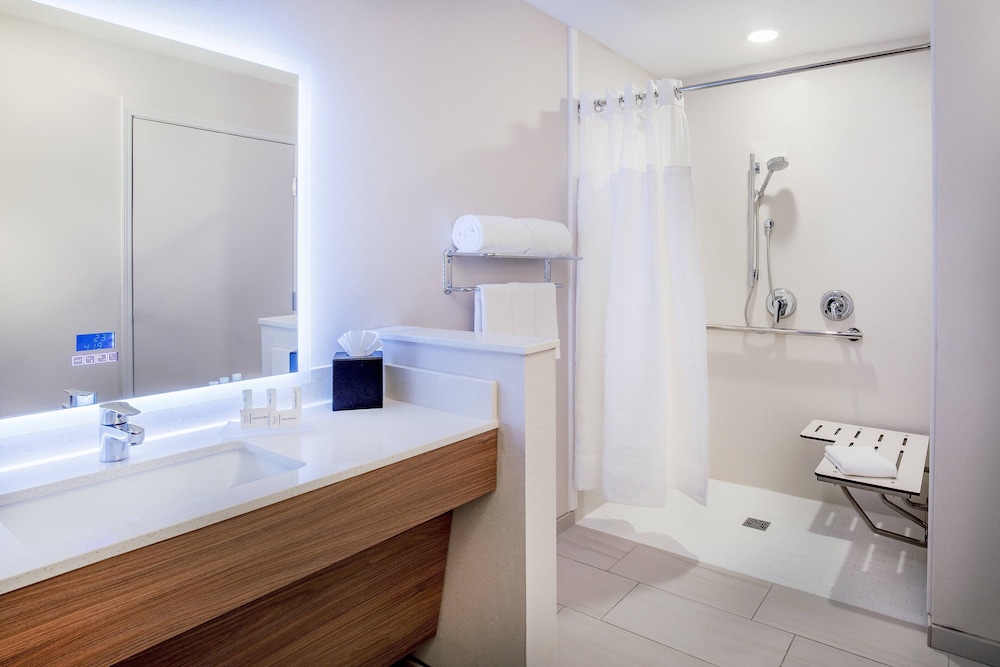Fairfield Inn & Suites By Marriott Mcpherson 9/33