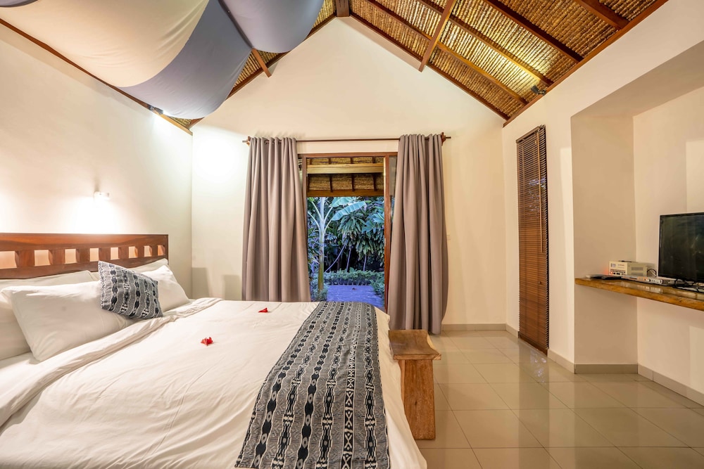 DELUXE, DOUBLE OR TWIN BED