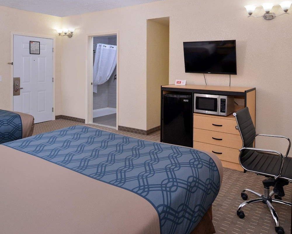 Econo Lodge Rochester I-90 & I-390 22/40
